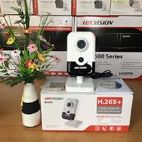 HIKVISION DS-2CD2421G0-IW 2Mpix,2,8mm Lens,H265+,10Mt Gece Görüşü,SD Kart,PoE,Wifi,Sesli,Cube IP Kamera küp